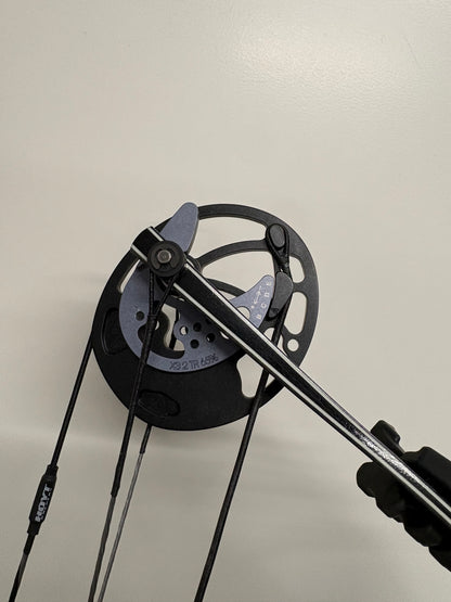Hoyt Invicta 40 Compound Bow RH Cobalt Blue X3 #2 50-60 lbs - Used
