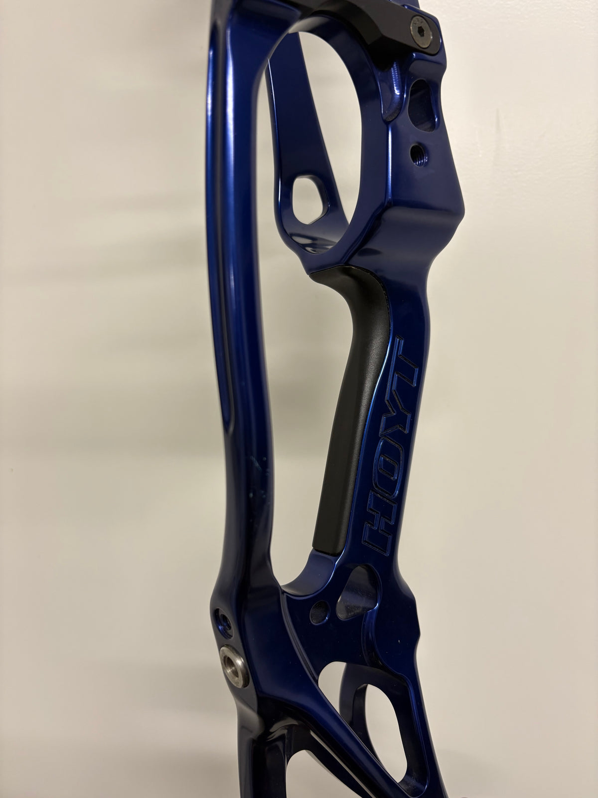 Hoyt Invicta 40 Compound Bow RH Cobalt Blue X3 #2 50-60 lbs - Used