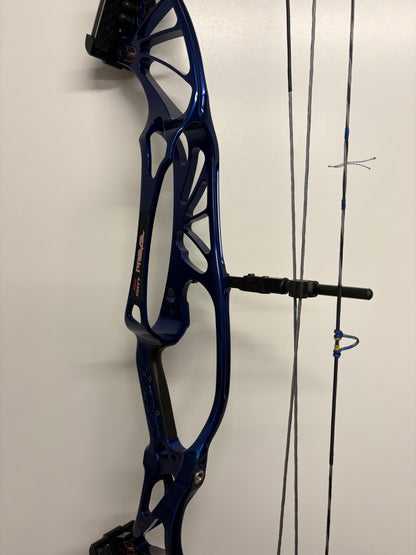 Hoyt Invicta 40 Compound Bow RH Cobalt Blue X3 #2 50-60 lbs - Used