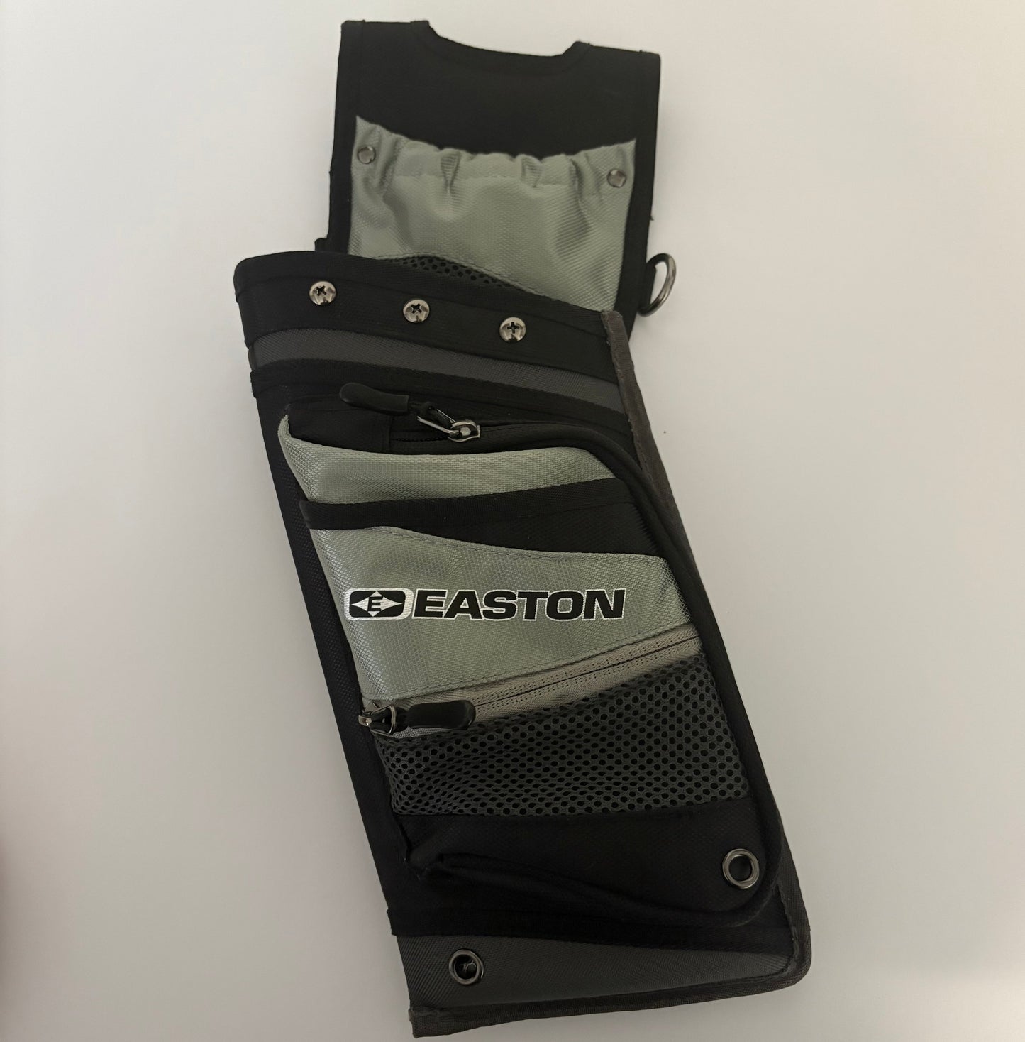 Easton Deluxe Field Quiver RH Grey No Belt - Used