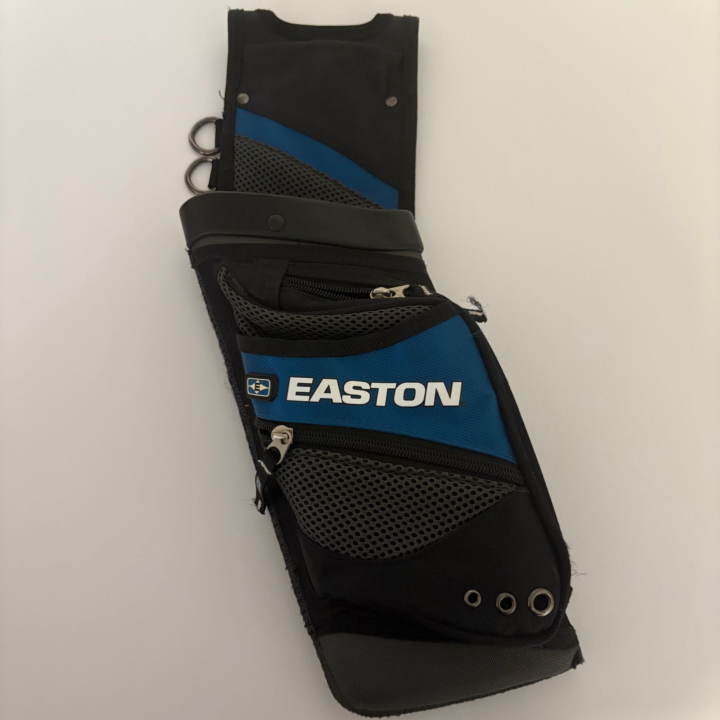 Easton Deluxe Field Quiver RH Blue No Belt - Used