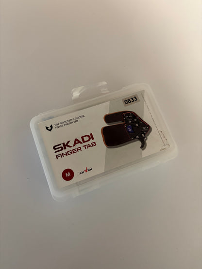 Fivics Skadi Recurve Finger Tab RH Medium - NEW (#633)