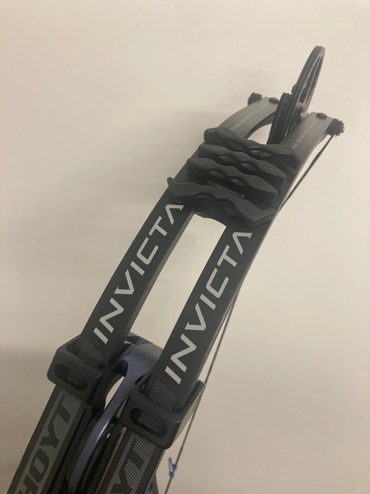 Hoyt Invicta 37 Compound Bow RH Slate SVX #2 50-60 lbs - Used (#1.1)