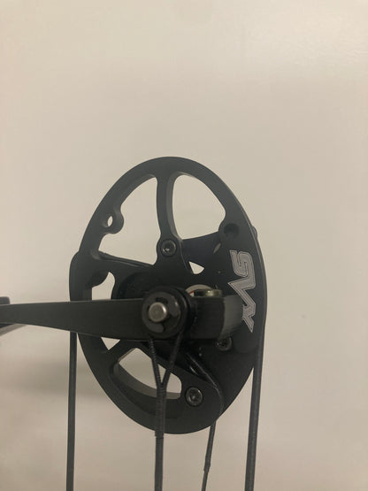Hoyt Invicta 37 Compound Bow RH Slate SVX #2 50-60 lbs - Used (#1.1)
