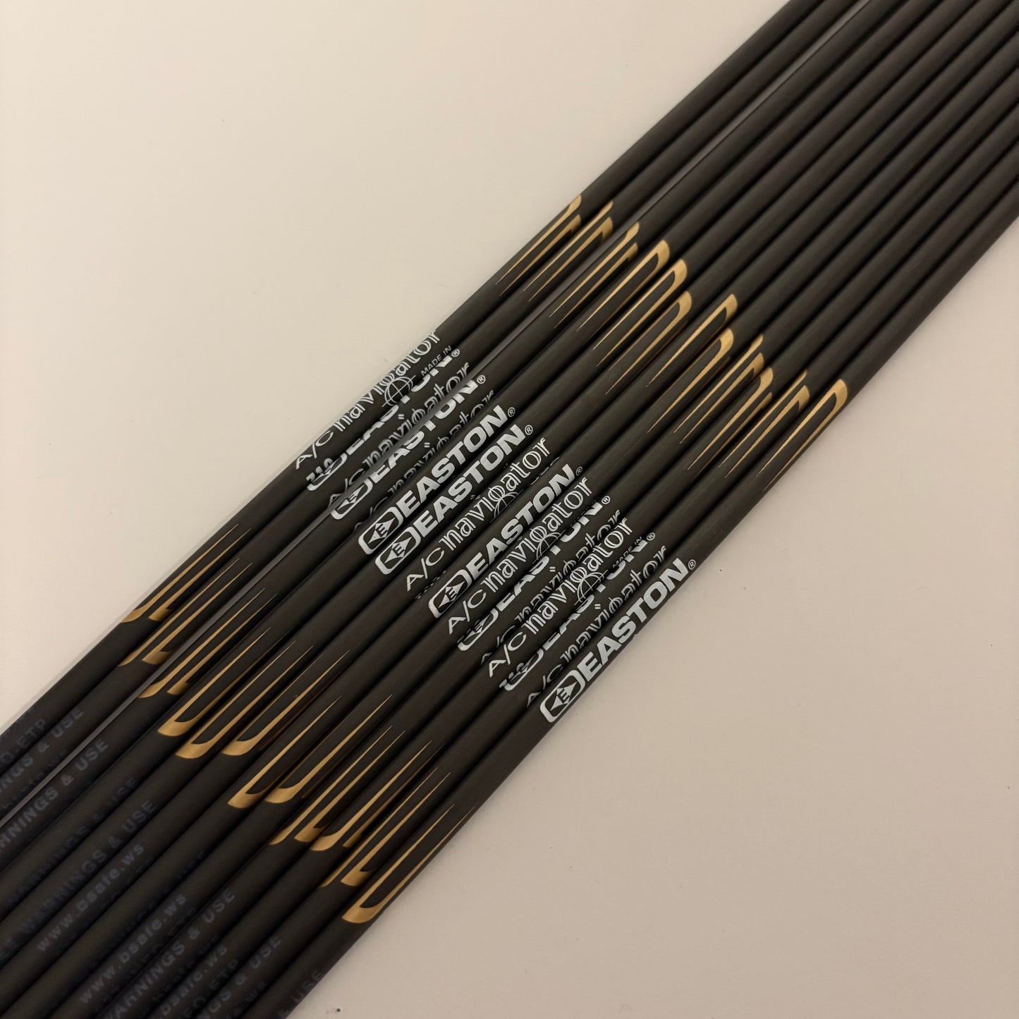 Easton Navigator Carbon Arrow Shafts 12 pcs Spine 710 - NEW