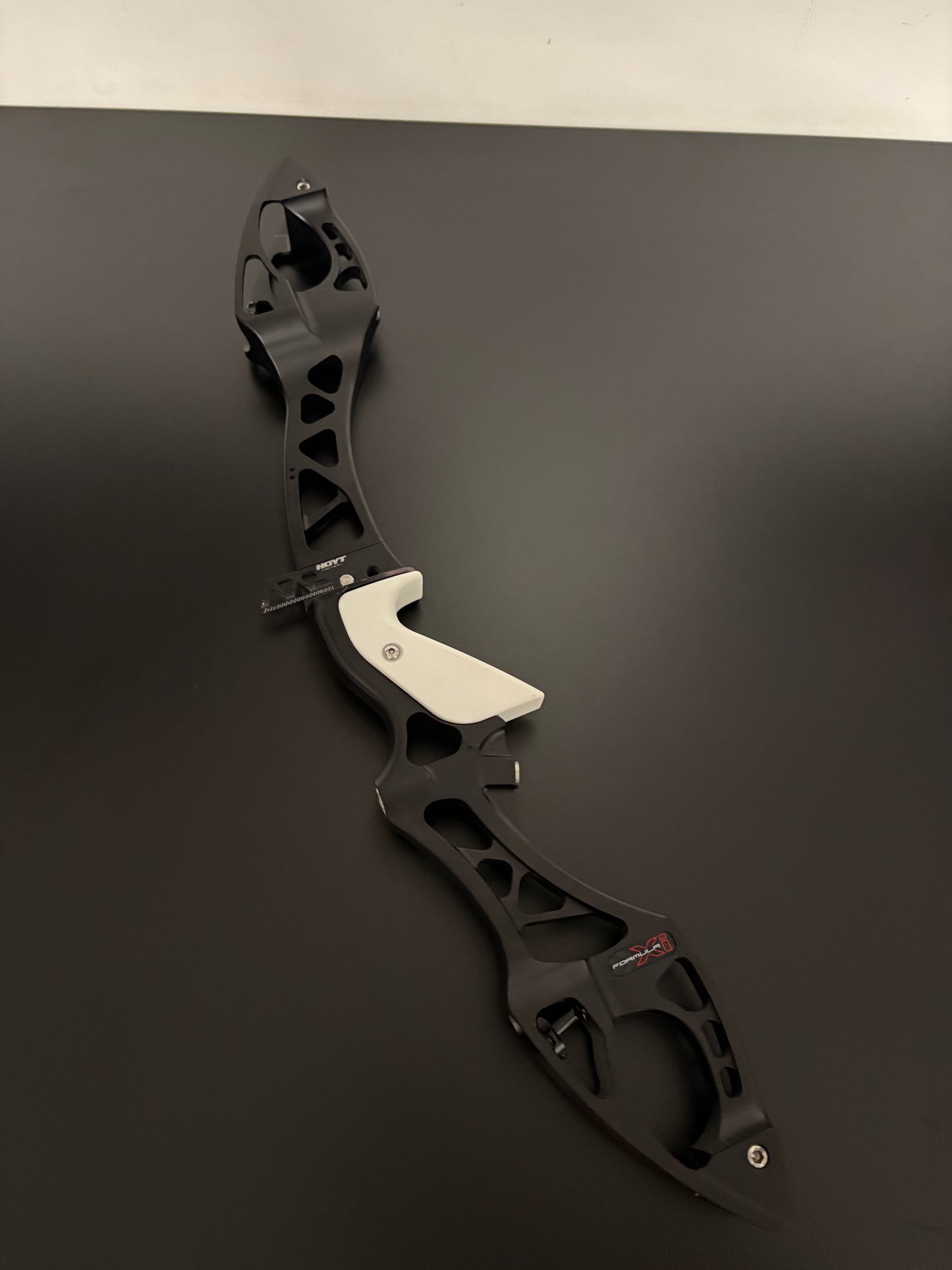 Hoyt Riser Formula XI RH Black 25'' - Used