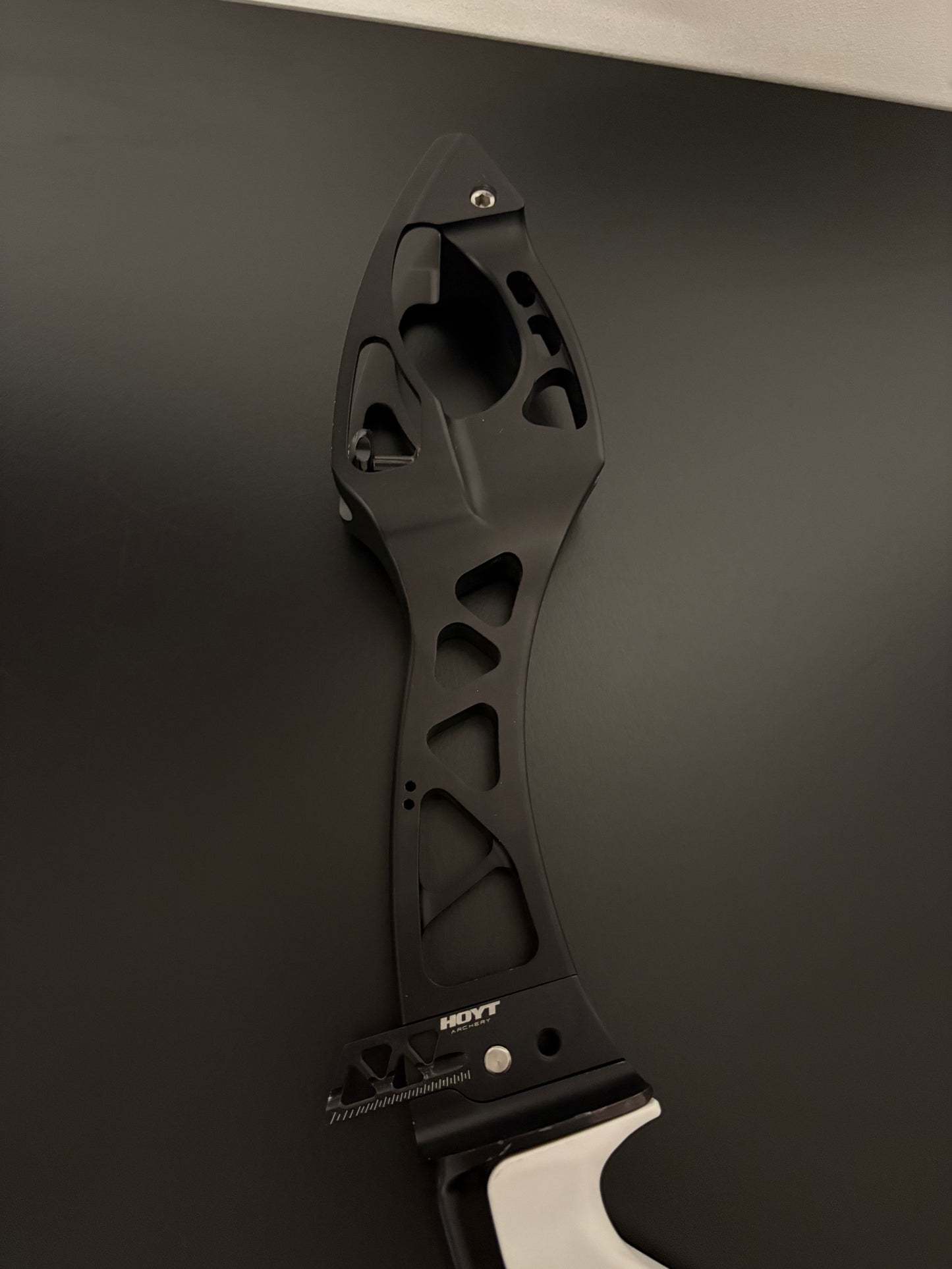 Hoyt Riser Formula XI RH Black 25'' - Used