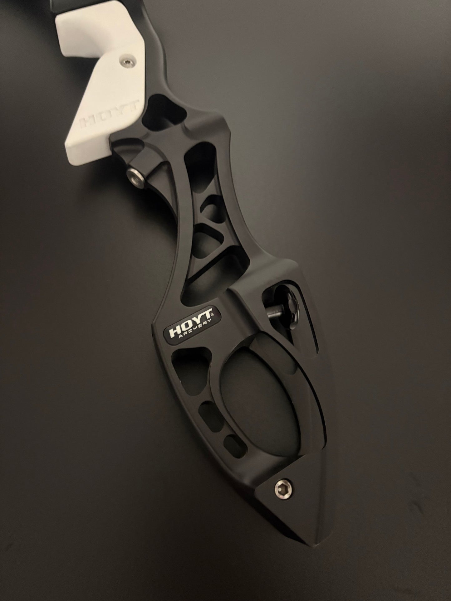 Hoyt Riser Formula XI RH Black 25'' - Used