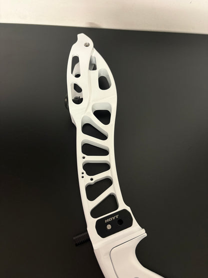 Hoyt Riser Formula SR RH Polar White 25'' - Show Model
