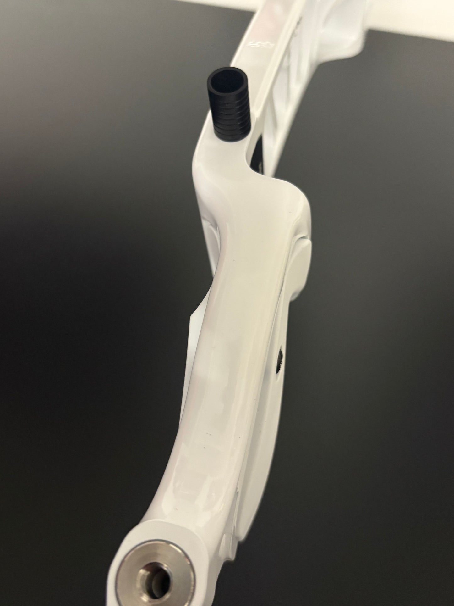 Hoyt Riser Formula SR RH Polar White 25'' - Show Model