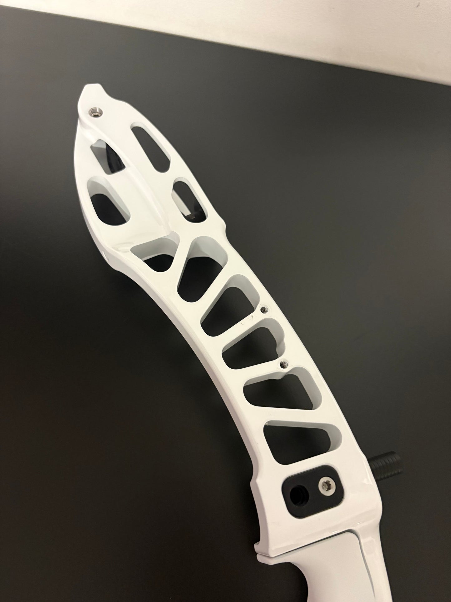 Hoyt Riser Formula SR RH Polar White 25'' - Show Model