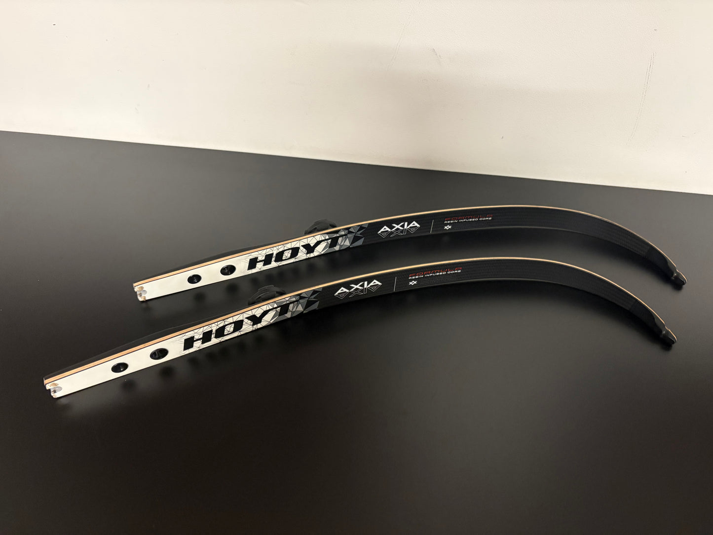 Hoyt Axia Formula Limbs Resin 70-44 lbs - Show Model (#364)