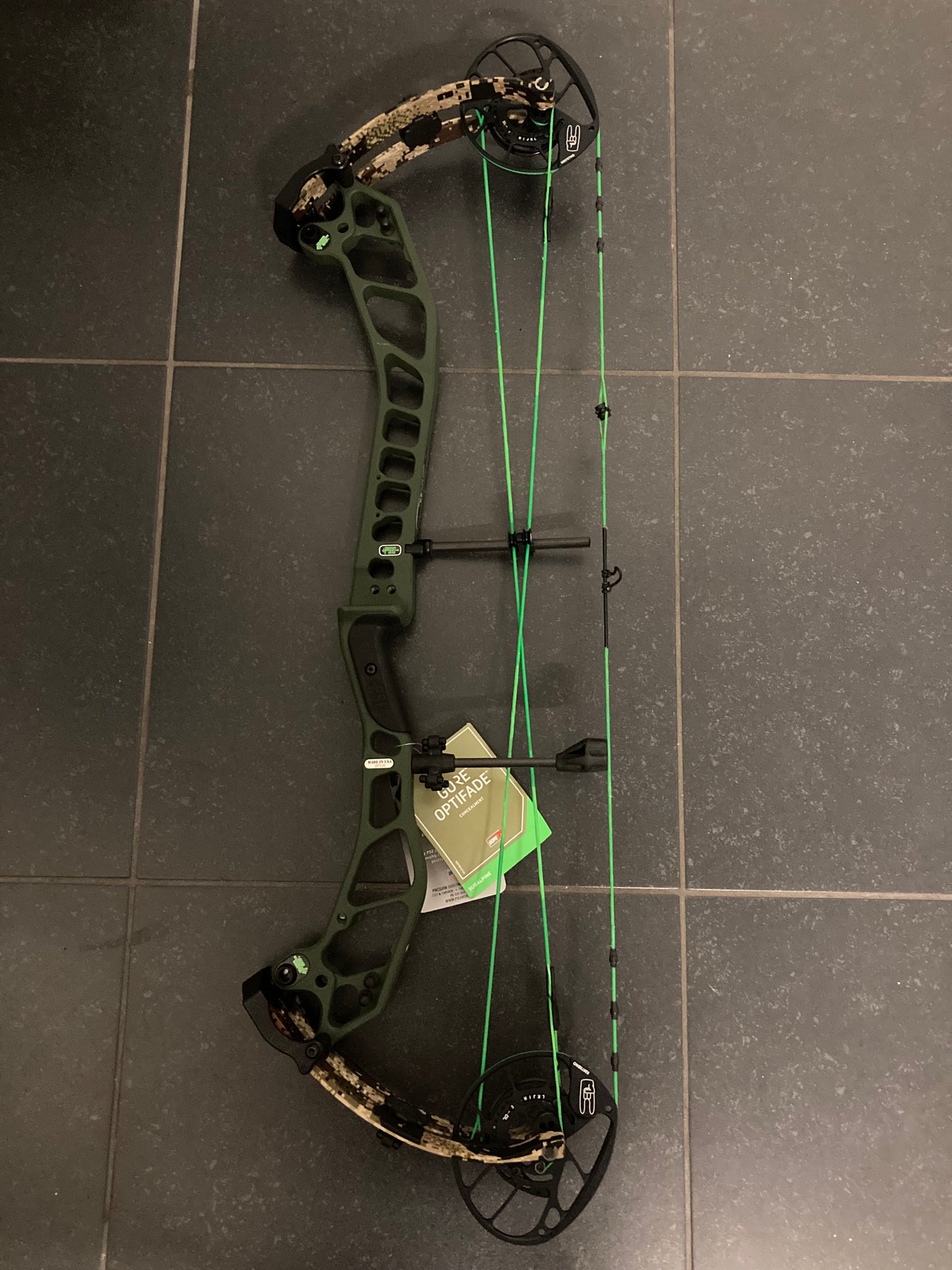 PSE Nock On Evo NTN 33 Compound Bow RH Green 60-70 lbs - Show Model