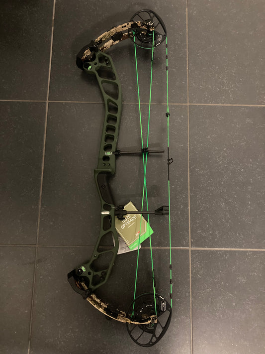 PSE Evo NTN 33 Compound Bow RH Green 60-70 lbs - Show Model