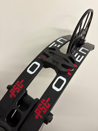 PSE Omen E2 Compound Bow RH Black 60-70 lbs - Show Model