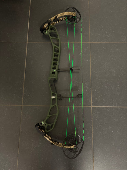 PSE Evo NTN 33 Compound Bow RH Green 50-60 lbs - Show Model