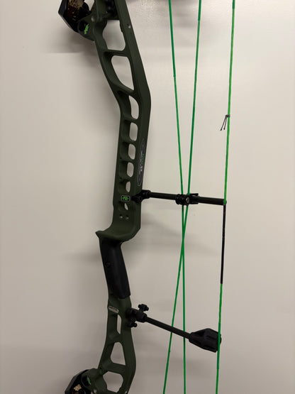 PSE Evo NTN 33 Compound Bow RH Green 50-60 lbs - Show Model