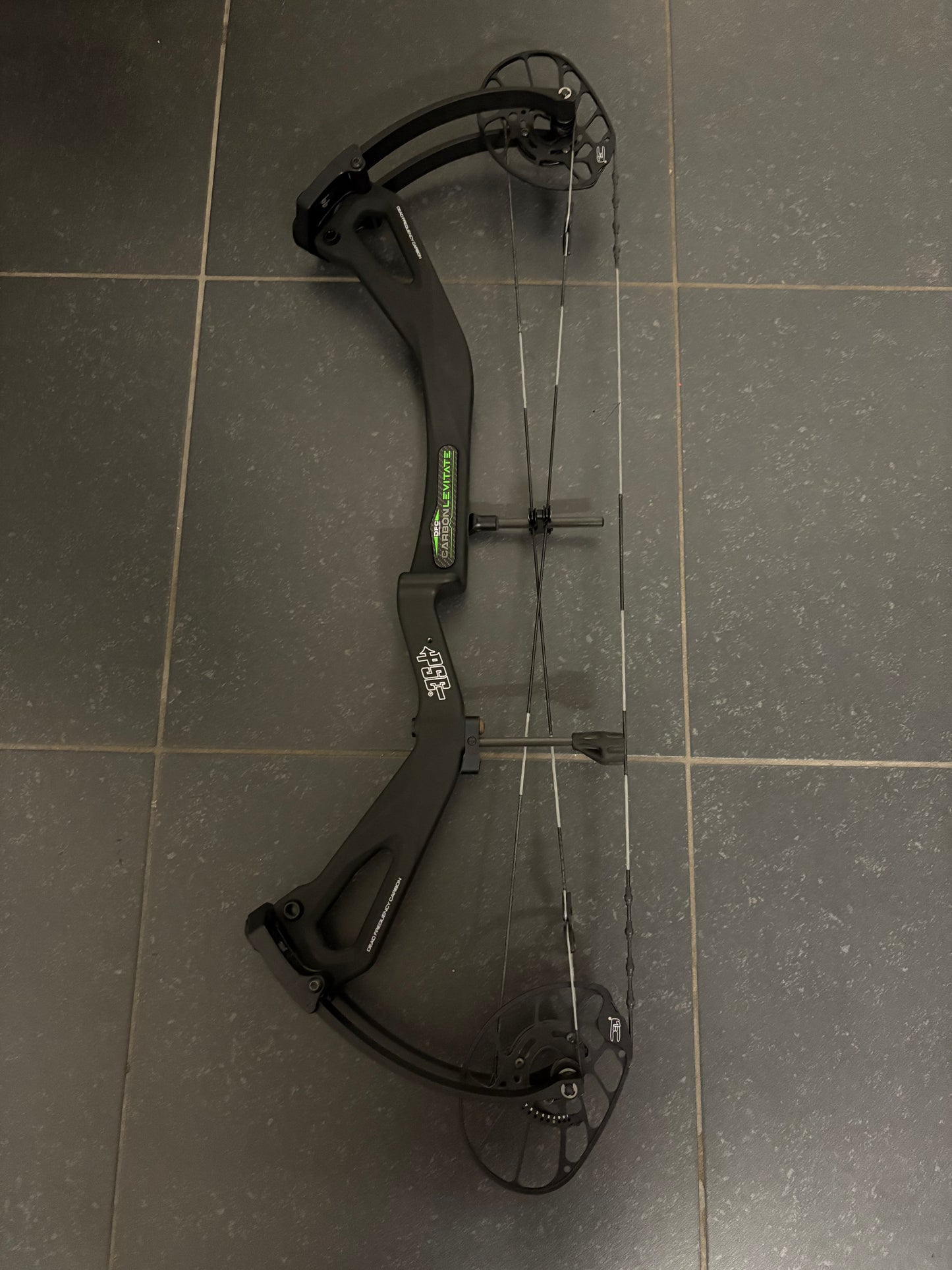 PSE Levitate E2 Compound Bow RH Black 50-60 lbs - Show Model