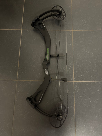 PSE Levitate E2 Compound Bow RH Black 50-60 lbs - Show Model