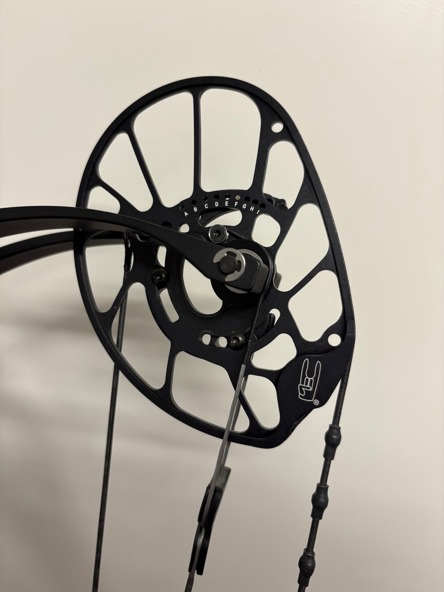 PSE Levitate E2 Compound Bow RH Black 50-60 lbs - Show Model