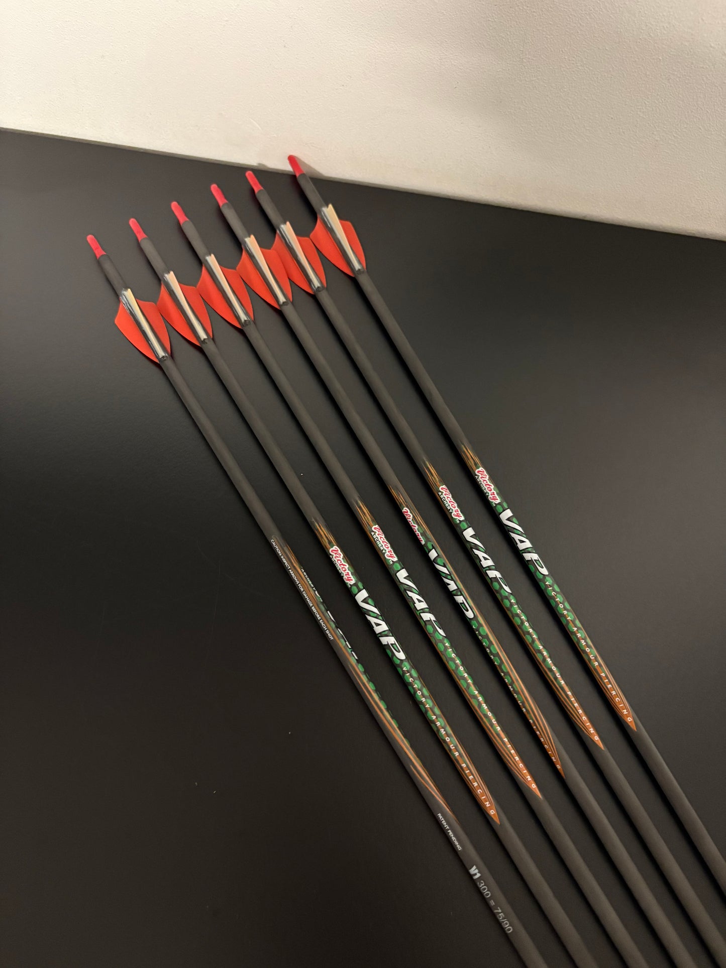 Victory VAP .166 V1 Carbon Arrows 6 pcs / Spine 300 / 30.5 inch - NEW