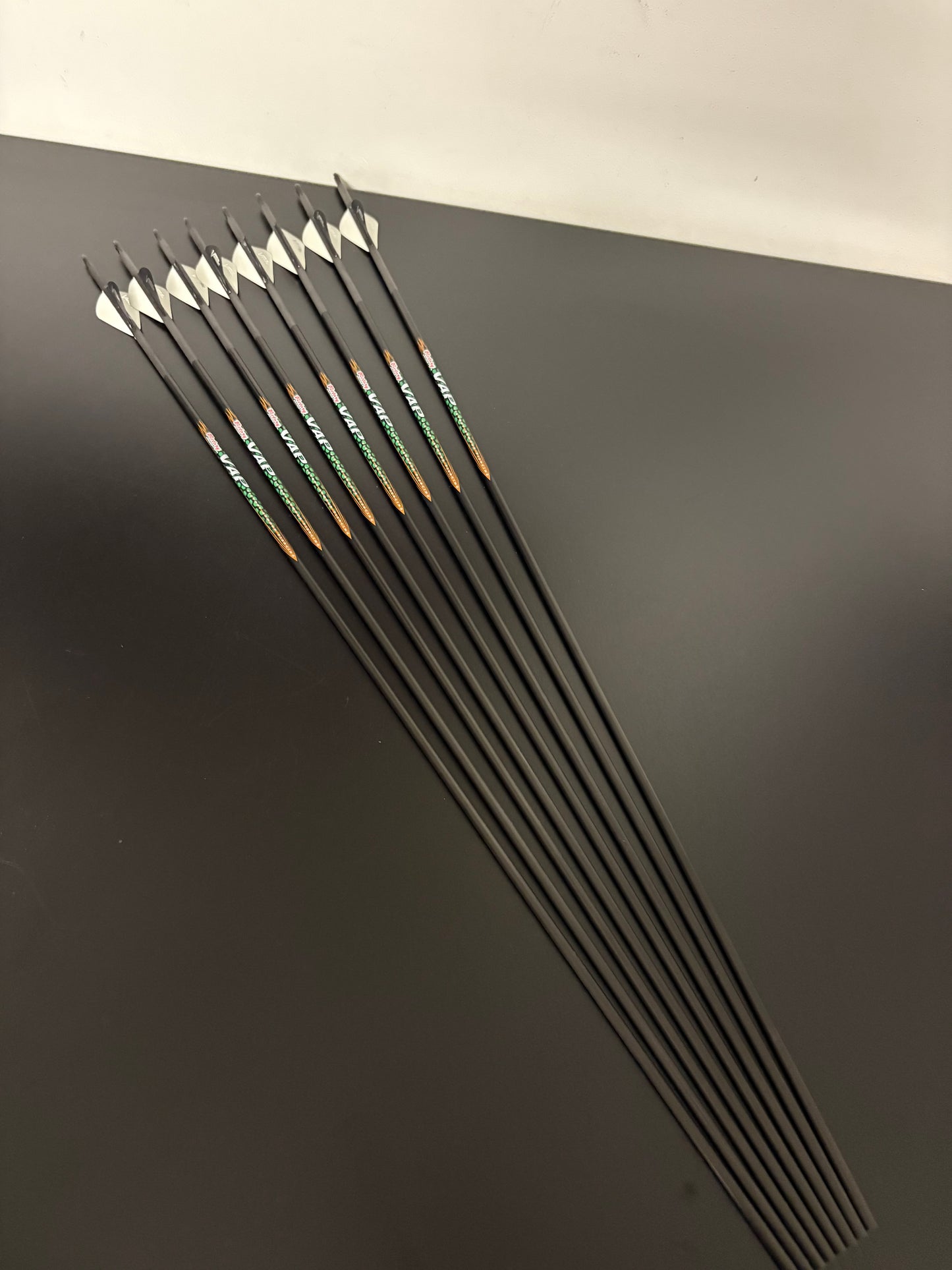 Victory VAP .166 V3 Carbon Arrows 8 pcs / Spine 300 / 30.5 inch - NEW