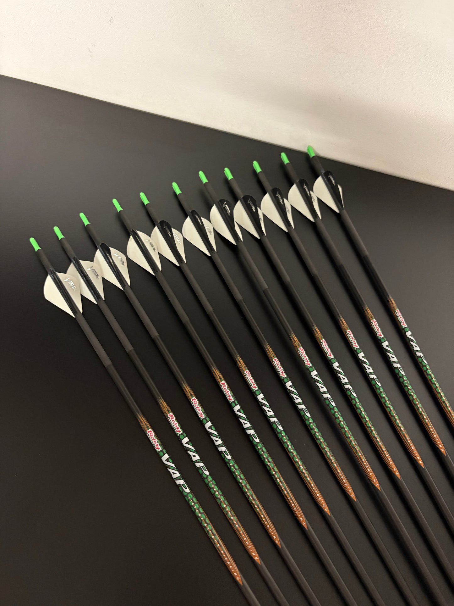 Victory VAP .166 V3 Carbon Arrows 11 pcs / Spine 300 / 30.5 inch - NEW