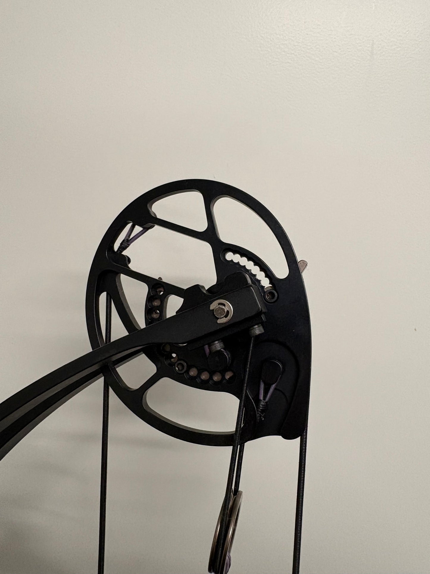 Topoint Breth 36 Compound Bow RH Smoke 40-50 lbs - Used