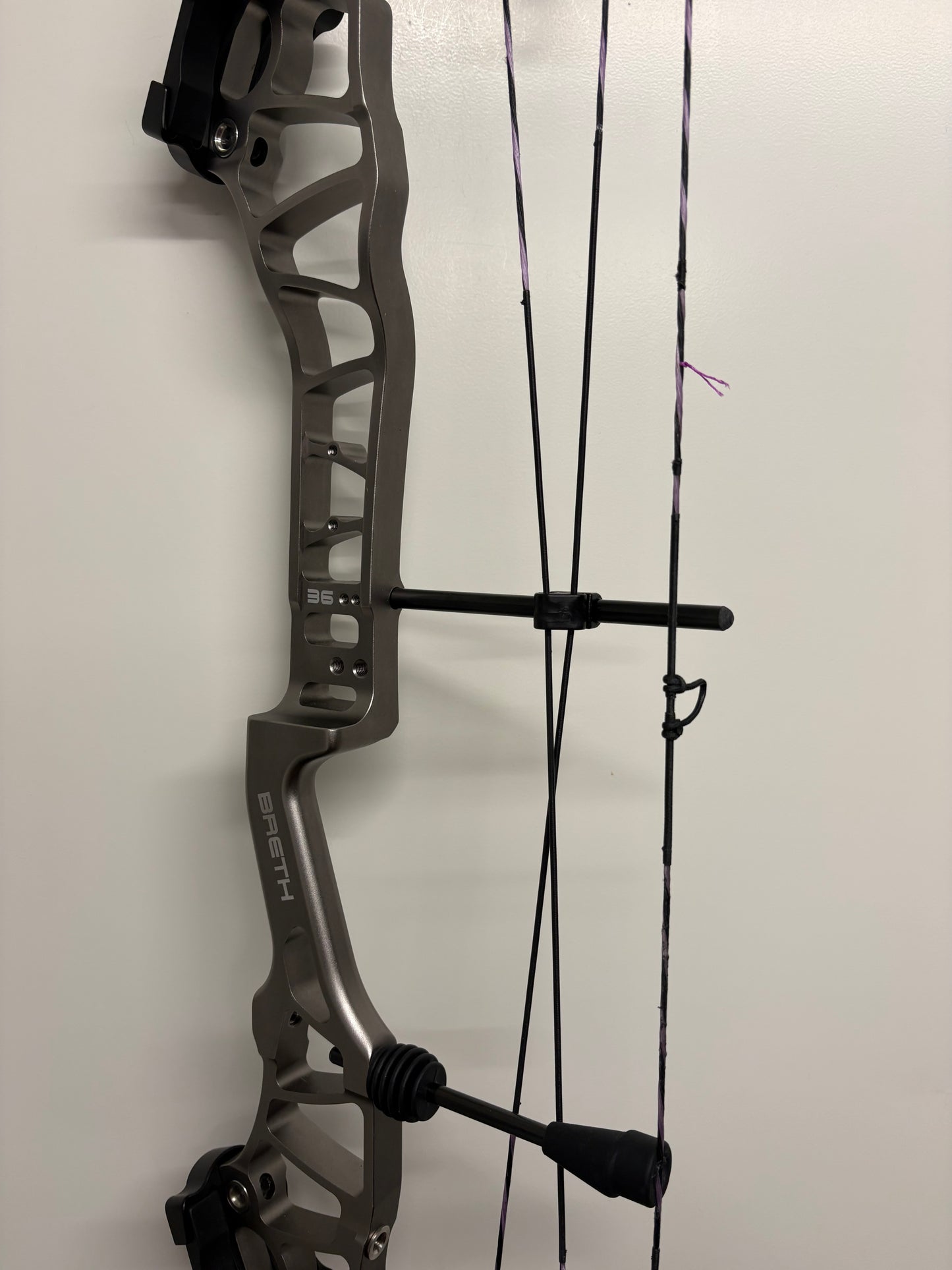 Topoint Breth 36 Compound Bow RH Smoke 40-50 lbs - Used