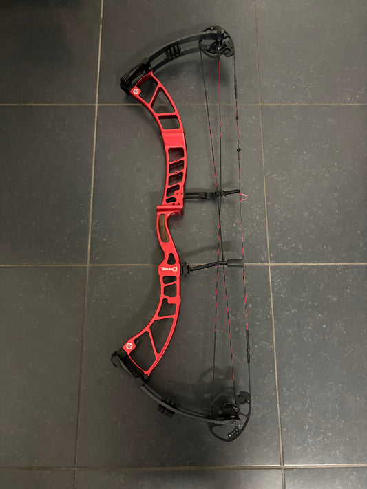 Topoint Trium X Compound Bow RH Red 50-60 lbs - Used