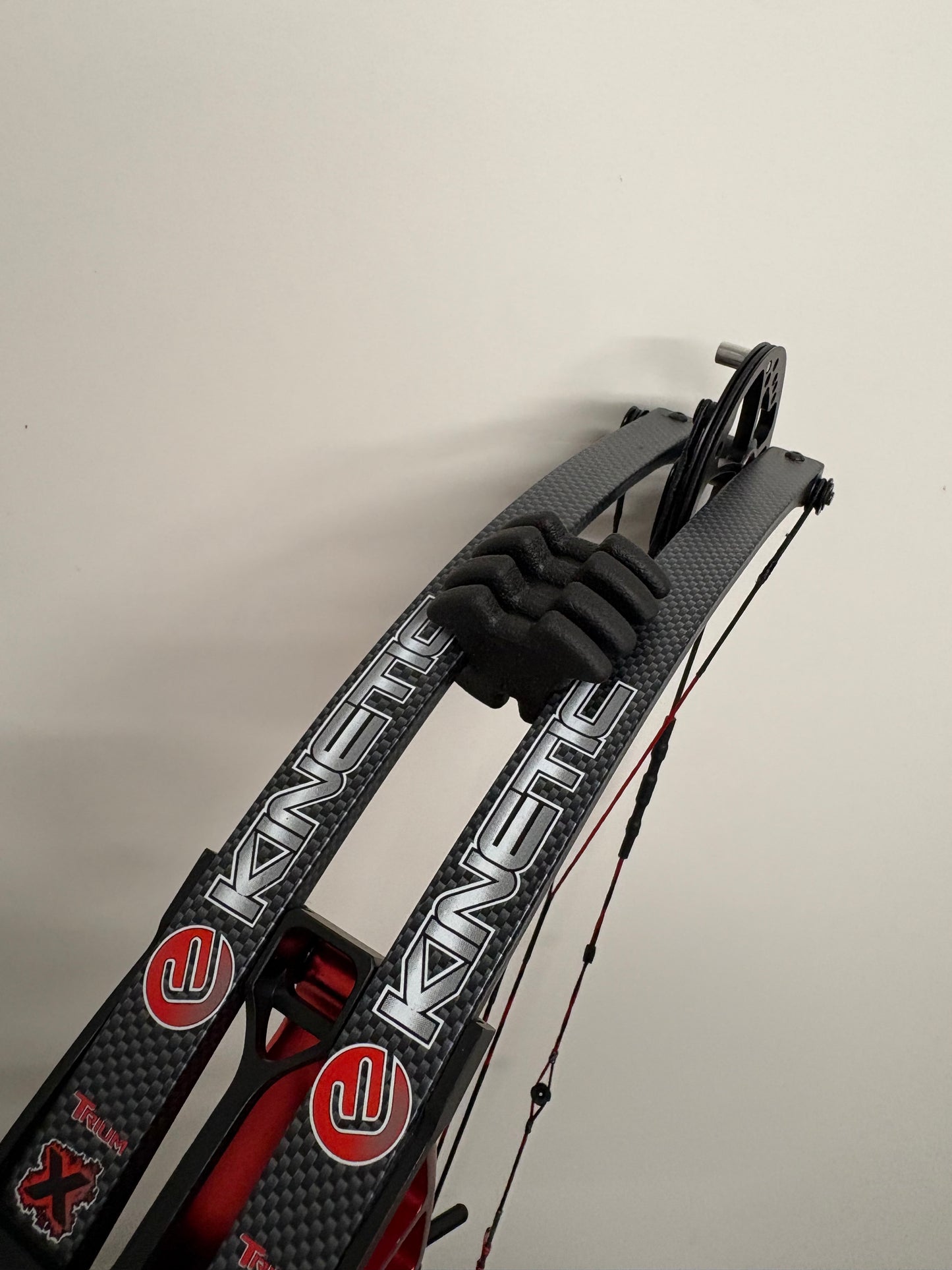 Topoint Trium X Compound Bow RH Red 50-60 lbs - Used