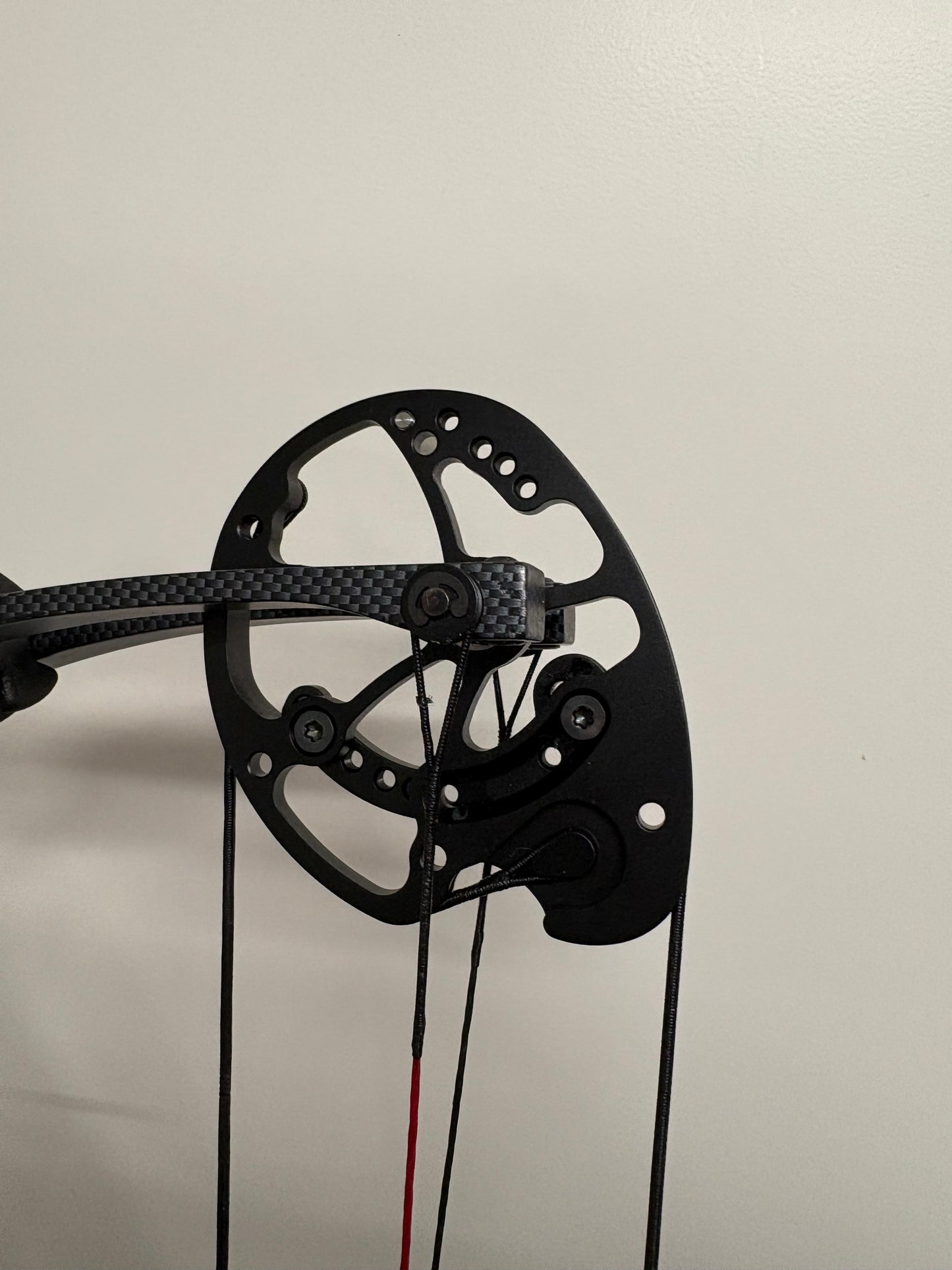 Topoint Trium X Compound Bow RH Red 50-60 lbs - Used