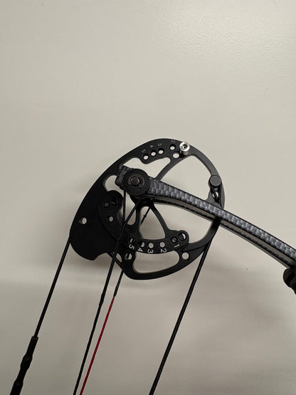 Topoint Trium X Compound Bow RH Red 50-60 lbs - Used