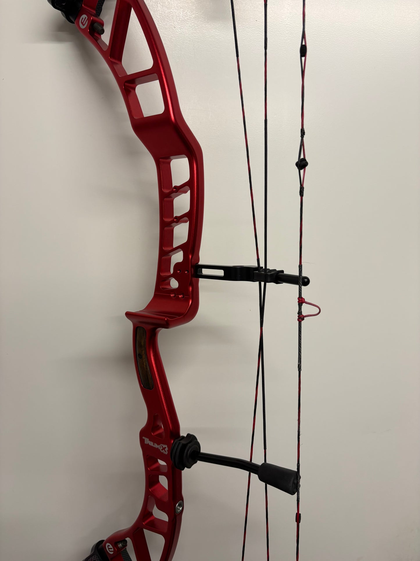 Topoint Trium X Compound Bow RH Red 50-60 lbs - Used