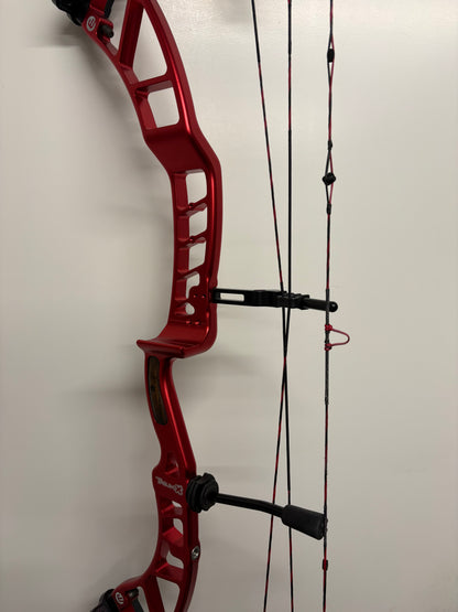 Topoint Trium X Compound Bow RH Red 50-60 lbs - Used