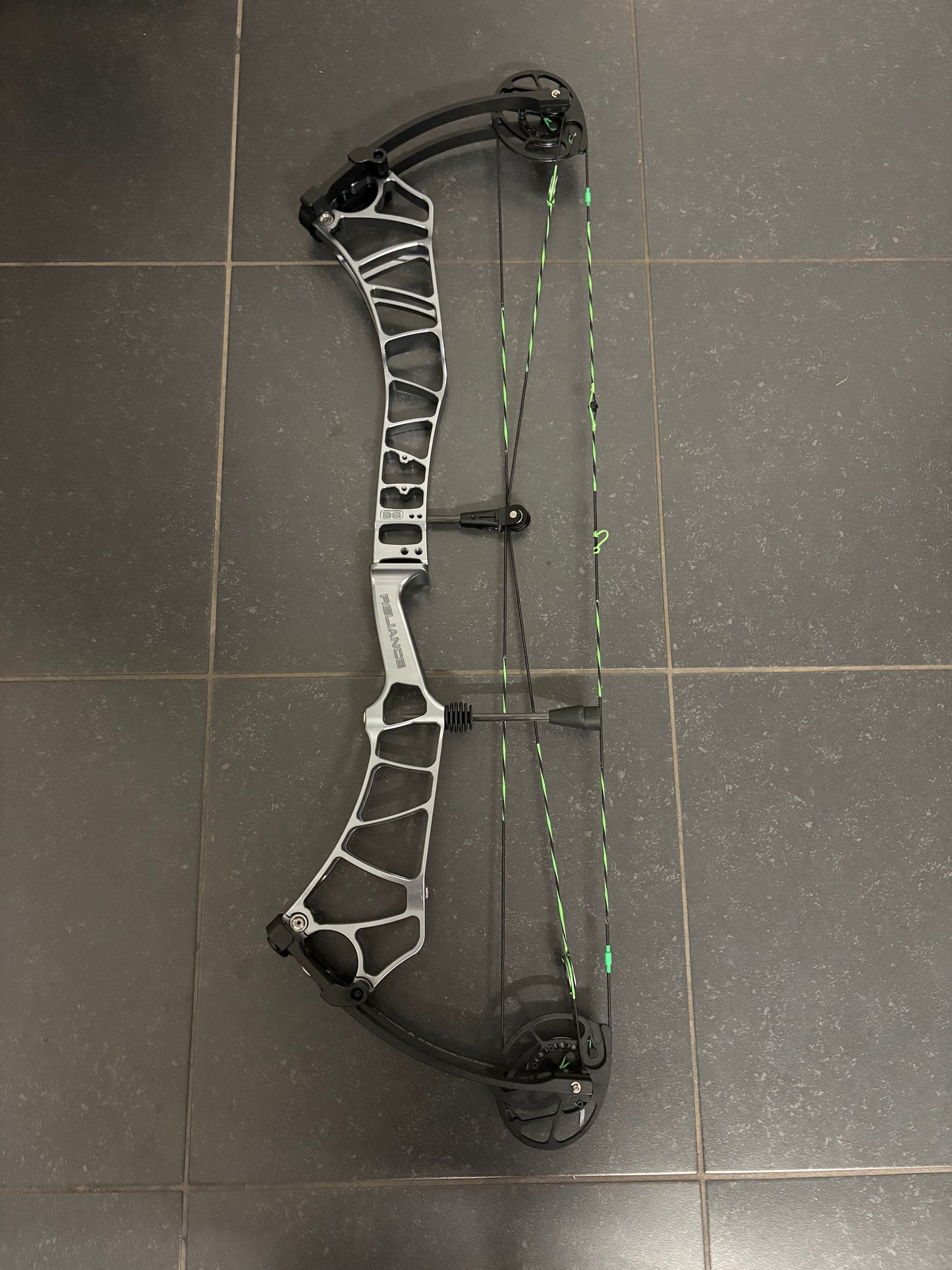 Topoint Reliance Pro 38 Compound Bow RH Smoke 35-50 lbs - Used