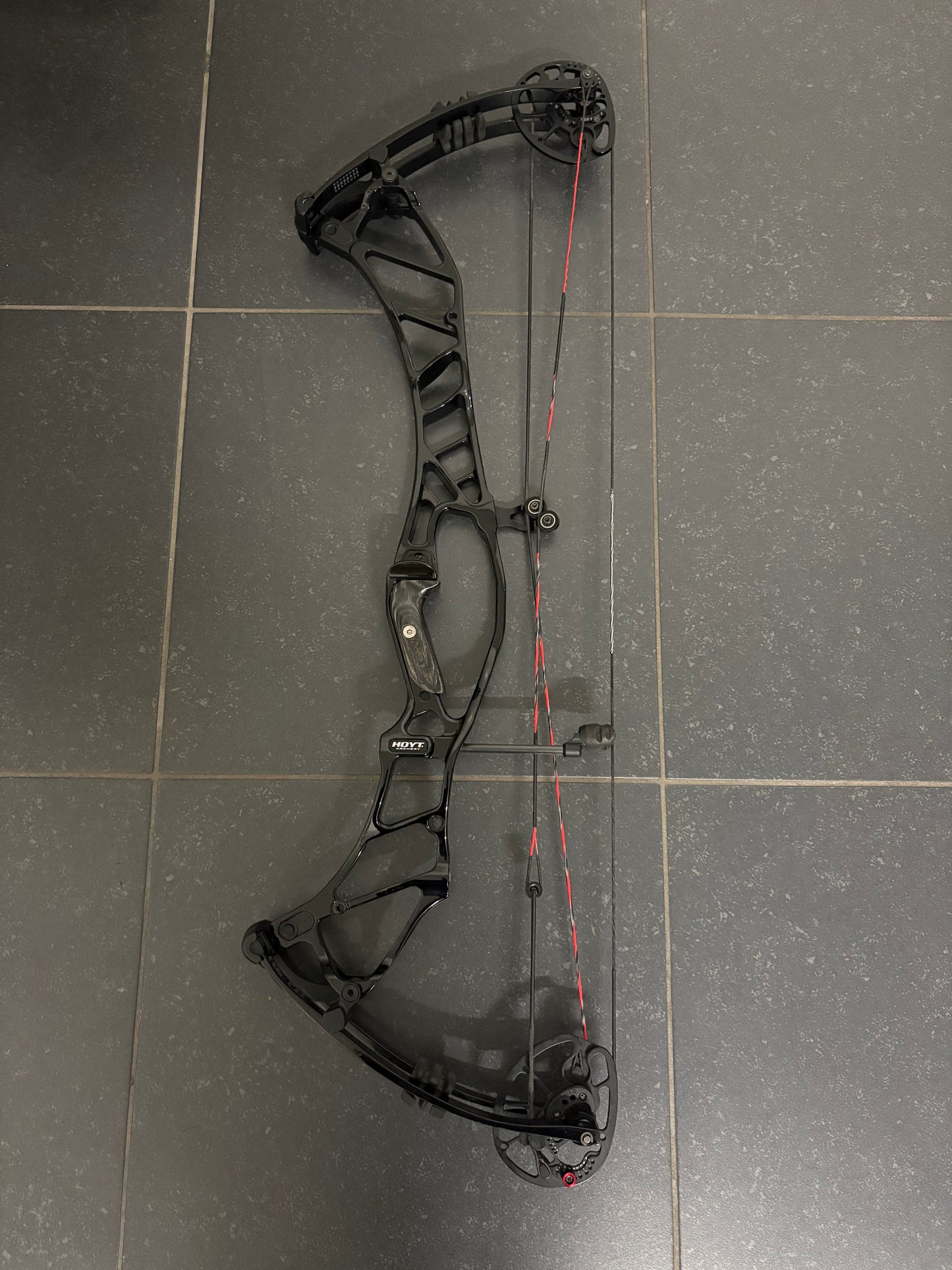 Hoyt Double XL Compound Bow RH Jet Black 50-60 lbs - Used