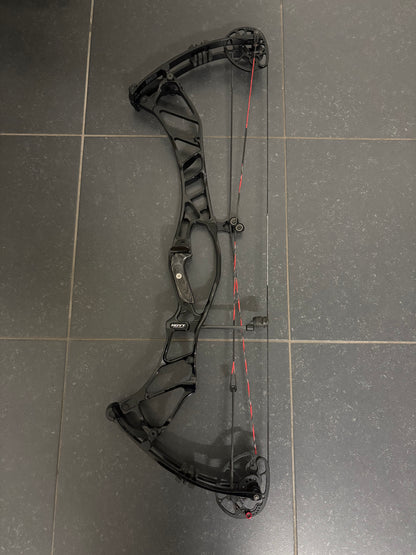 Hoyt Double XL Compound Bow RH Jet Black 50-60 lbs - Used