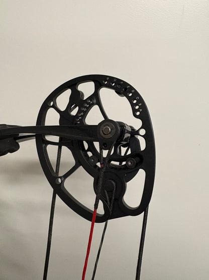 Hoyt Double XL Compound Bow RH Jet Black 50-60 lbs - Used