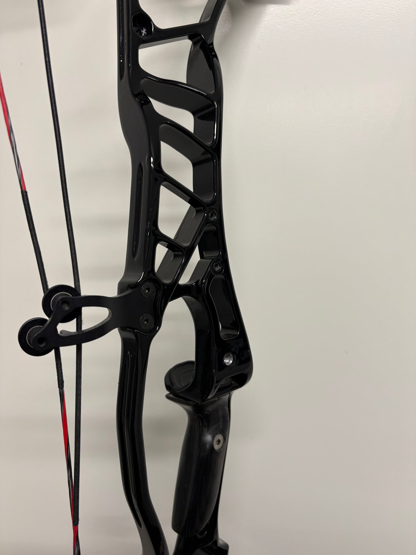Hoyt Double XL Compound Bow RH Jet Black 50-60 lbs - Used
