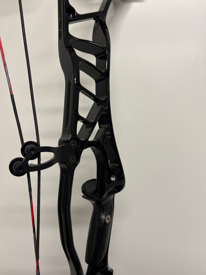 Hoyt Double XL Compound Bow RH Jet Black 50-60 lbs - Used