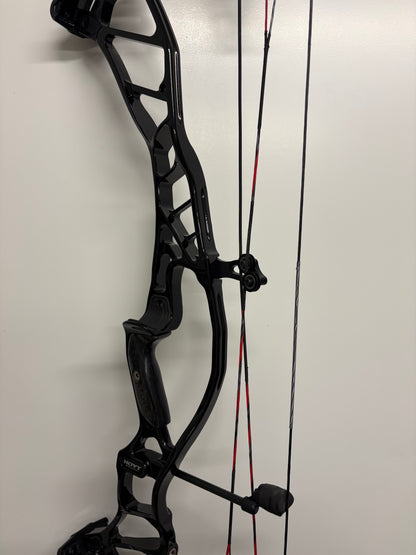 Hoyt Double XL Compound Bow RH Jet Black 50-60 lbs - Used