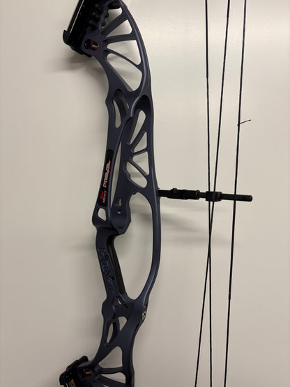 Hoyt Prevail 40 Compound Bow RH Slate SVX #1 50-60 lbs - Used (1.1)