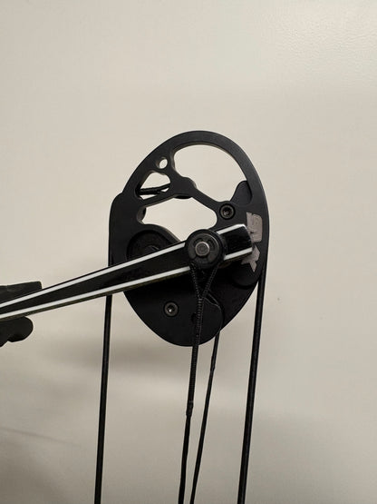 Hoyt Prevail 40 Compound Bow RH Gold SVX #1 50-60 lbs - Used (1.1)