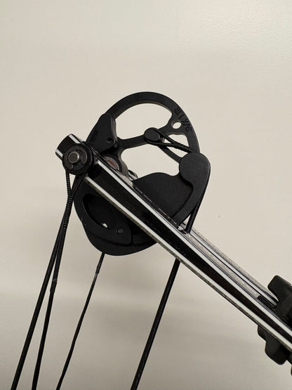Hoyt Prevail 40 Compound Bow RH Gold SVX #1 50-60 lbs - Used (1.1)