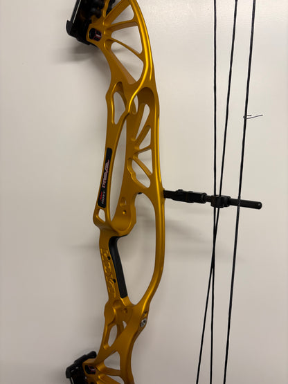 Hoyt Prevail 40 Compound Bow RH Gold SVX #1 50-60 lbs - Used (1.1)