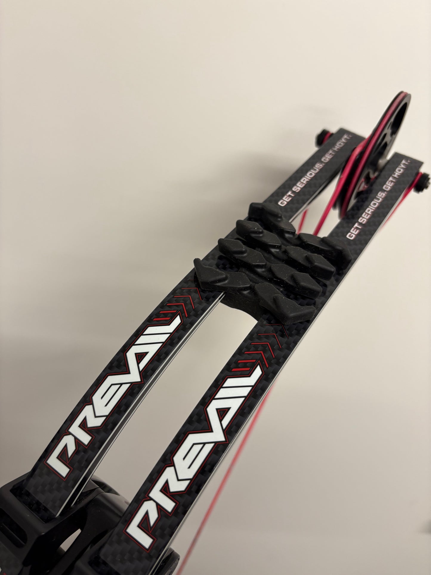 Hoyt Prevail 40 Compound Bow RH Black SVX #1 50-60 lbs - Used (1.1)