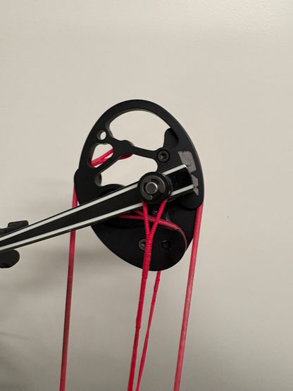 Hoyt Prevail 40 Compound Bow RH Black SVX #1 50-60 lbs - Used (1.1)