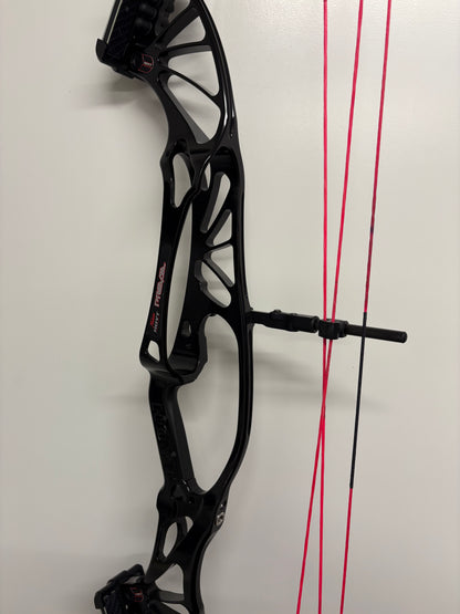 Hoyt Prevail 40 Compound Bow RH Black SVX #1 50-60 lbs - Used (1.1)