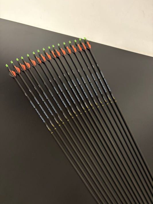 Aurel Mako Pro Series Carbon Arrows 16 pcs / Spine 400 / 33 inch - Show Model